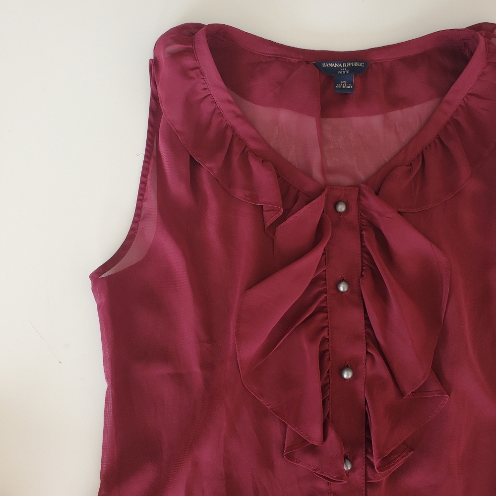 Banana Republic Small petite Blouse Sleeveless Sheer Top Button Ruffle Plum Red